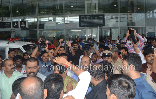 Eggs thrown at Ramya